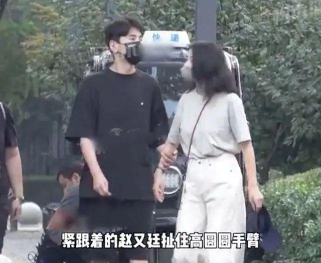 44岁高圆圆现状：人民广场小店吃包子，看着像25岁