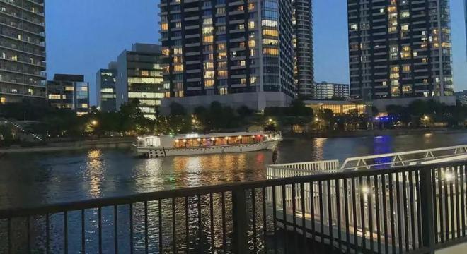 49岁刘强东带章泽天日本度假 疑买上亿豪宅送老婆