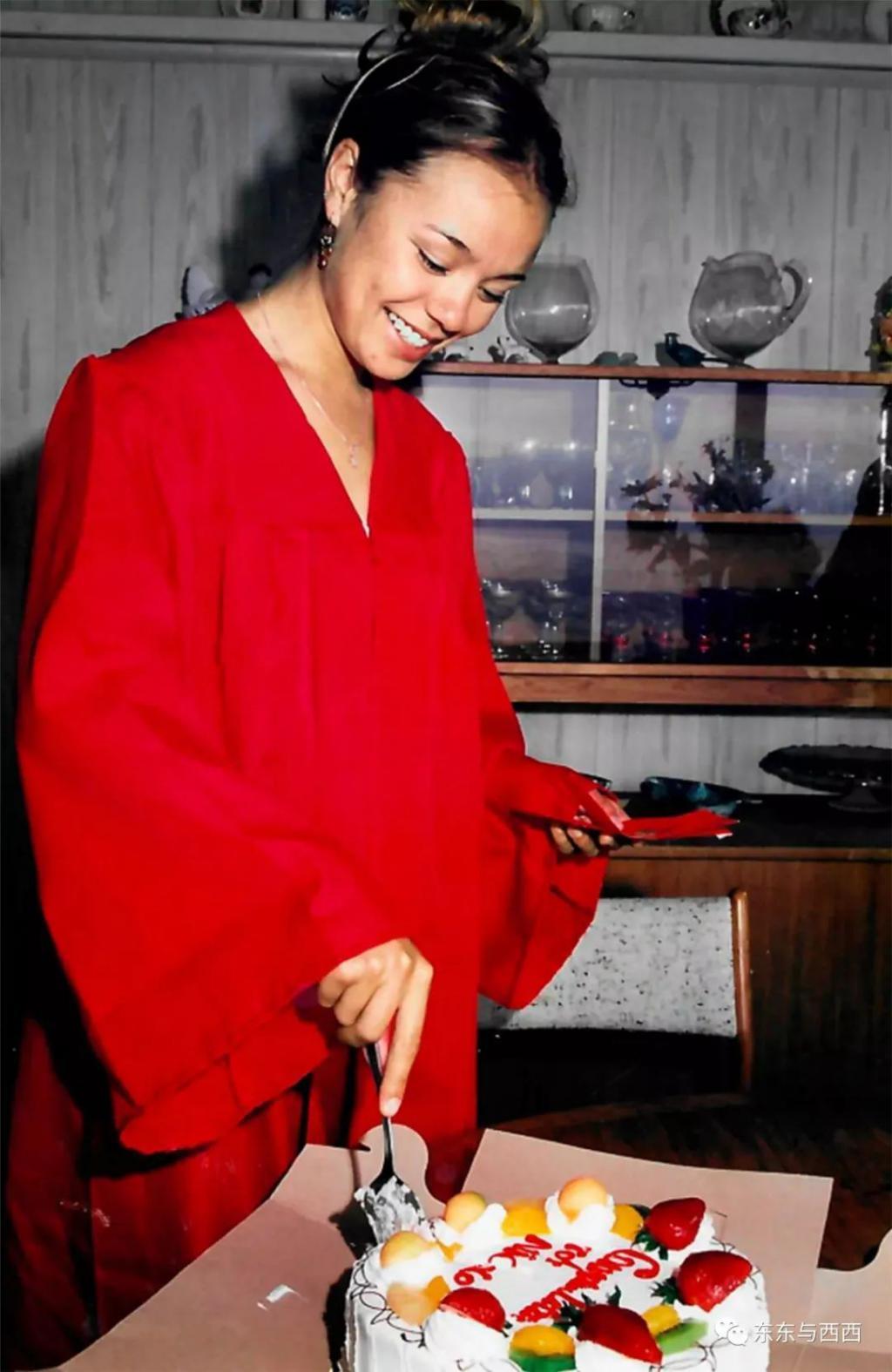 华裔妻子与犹太超豪离婚，还传出轨首富，她被骂“捞女”冤不冤？