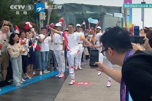 郭晶晶又上热搜！素颜出席杭州亚运会，打了多少明星的脸？