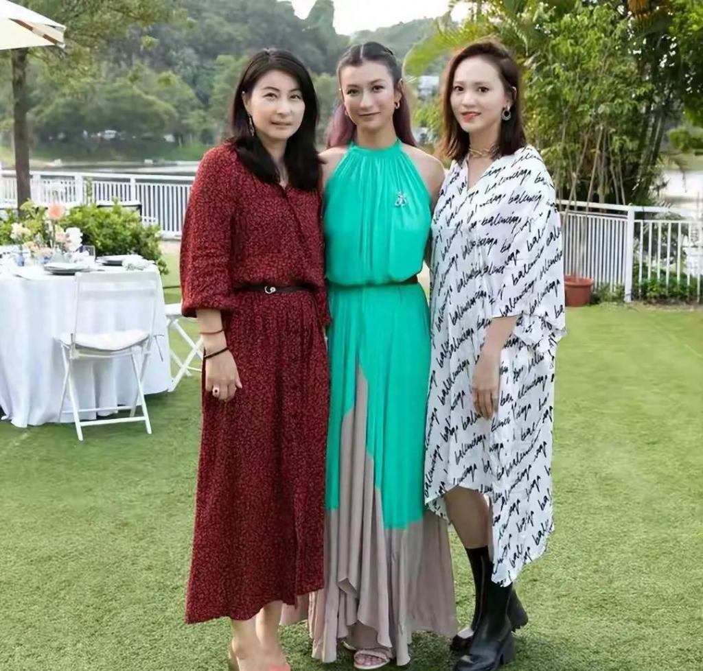 郭晶晶又上热搜！素颜出席杭州亚运会，打了多少明星的脸？