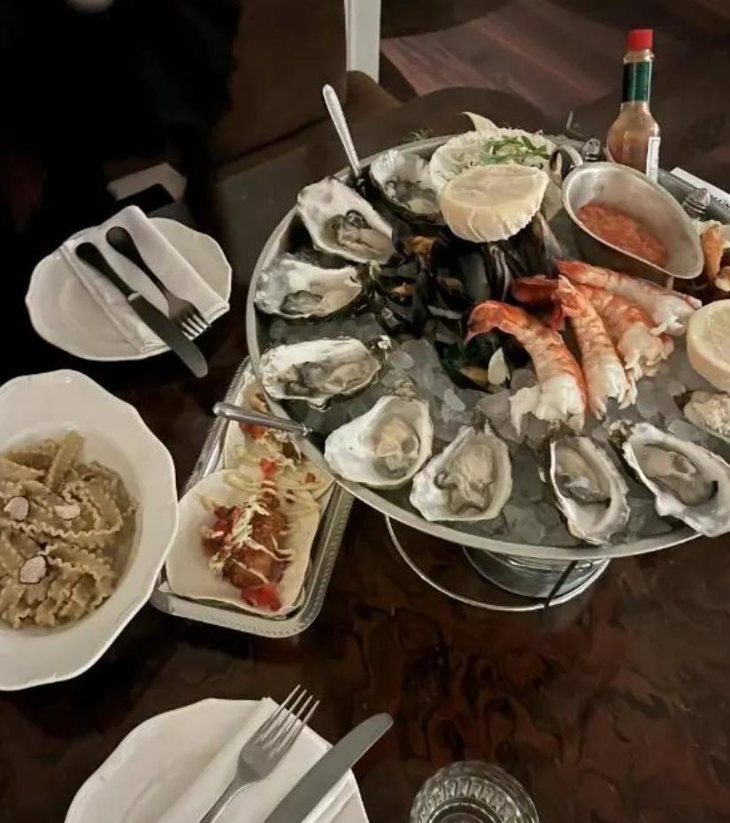 很多的爱和很多的钱？羡慕已经说倦了……