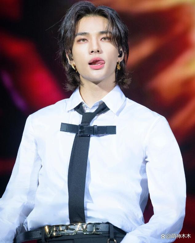 赵露思海外时装周待遇：合作辱华品牌输给韩星，外网无人认领