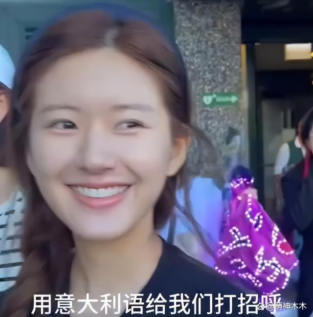 赵露思海外时装周待遇：合作辱华品牌输给韩星，外网无人认领