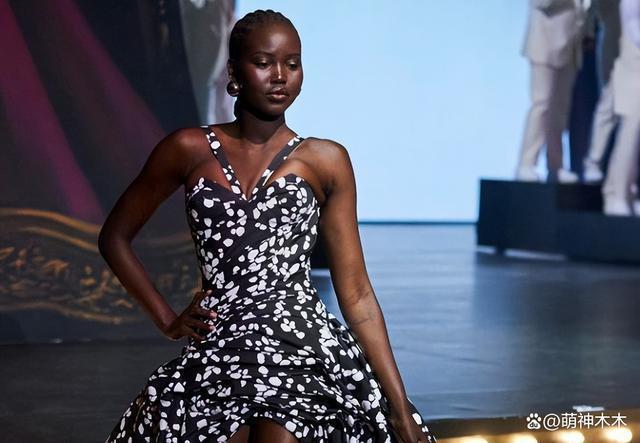 赵露思海外时装周待遇：合作辱华品牌输给韩星，外网无人认领