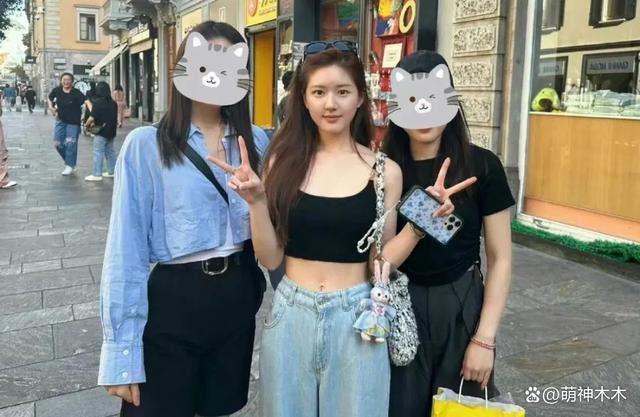 赵露思海外时装周待遇：合作辱华品牌输给韩星，外网无人认领