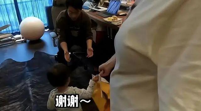 啊？三胎生娃，贤妻成生育工具？