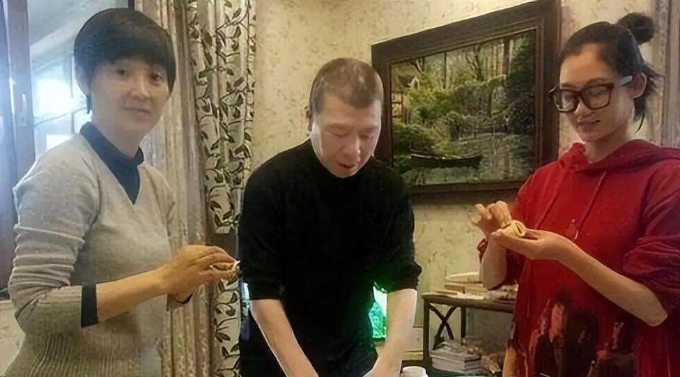 啊？三胎生娃，贤妻成生育工具？