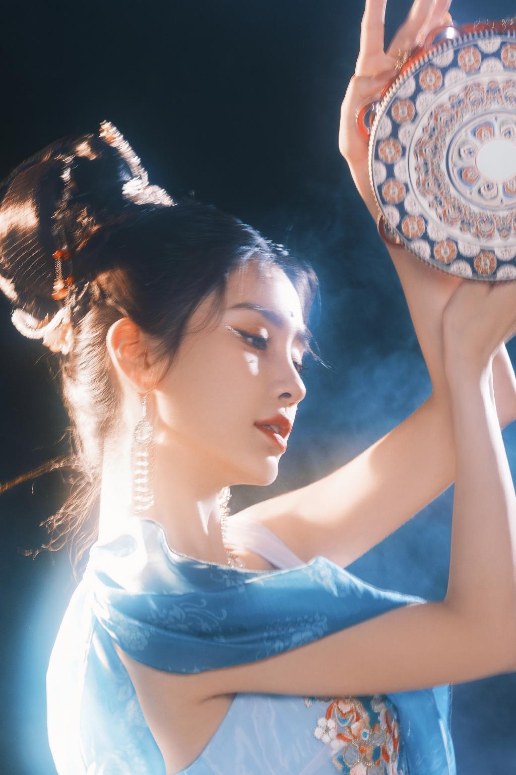 Baby神女造型曝光美如画 五官精致太惊艳