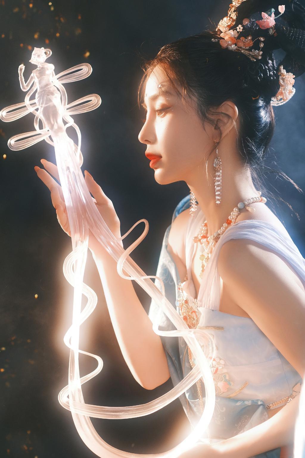 Baby神女造型曝光美如画 五官精致太惊艳