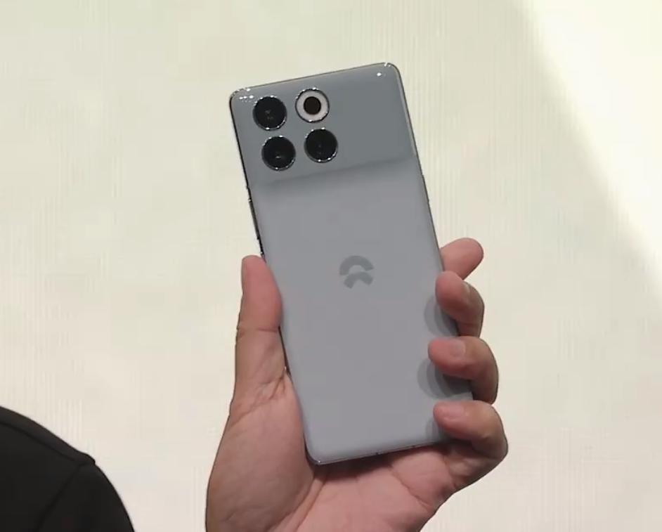 蔚来 NIOPhone 手机正式亮相：骁龙 8 Gen 2 领先版、50MP 三主摄