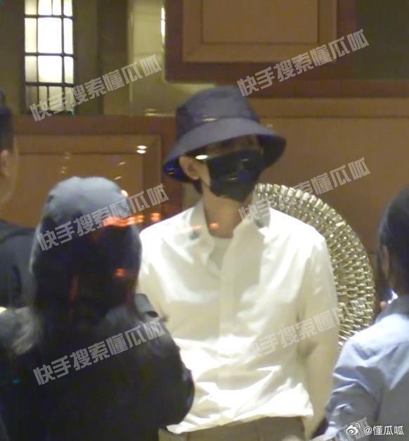 私生追成毅到酒店 近距离怼脸狂拍成毅