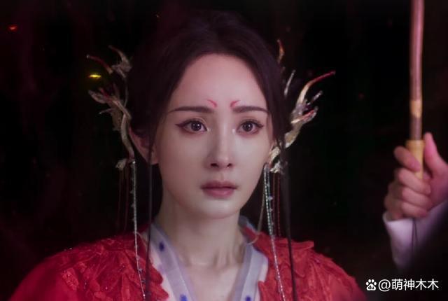 85花对打！杨幂状态下滑，刘诗诗不敢放原声，唐嫣显老