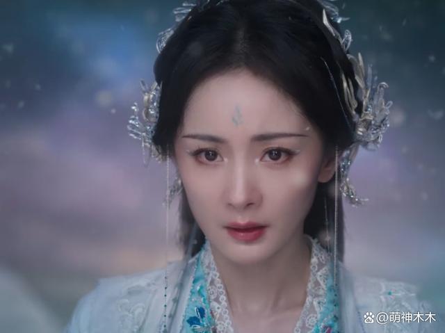 85花对打！杨幂状态下滑，刘诗诗不敢放原声，唐嫣显老