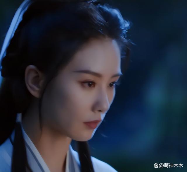 85花对打！杨幂状态下滑，刘诗诗不敢放原声，唐嫣显老