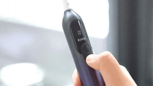 打造会「成长」的数字牙刷，新国货 usmile 笑容加 想让你「告别」电动牙刷