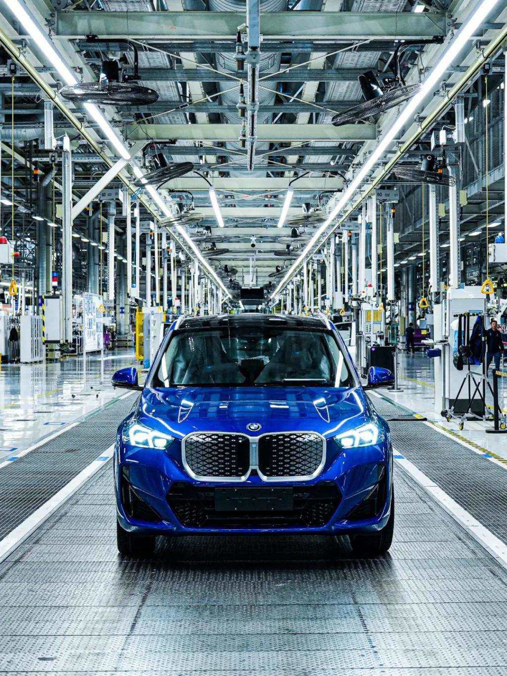 宝马 iX1 纯电 SUV 车型在沈阳工厂下线，售价 29.99 万元起