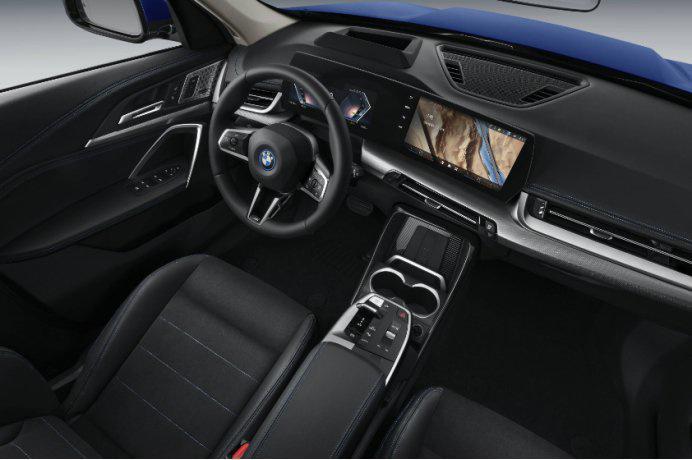 宝马 iX1 纯电 SUV 车型在沈阳工厂下线，售价 29.99 万元起