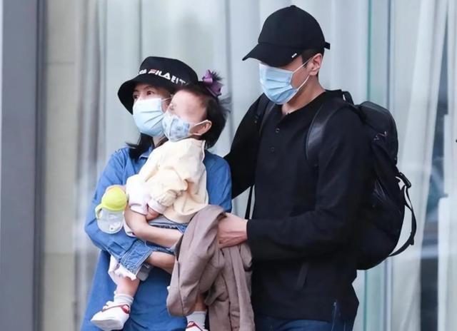 赵又廷又秀恩爱，直呼：为什么女儿像我，多希望像她妈妈