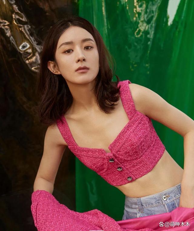 赵丽颖新造型被嘲男相！超短裙配黑丝太土味，还撞脸于适