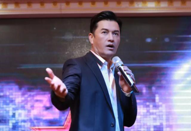 吕良伟又惹争议，频繁演上海滩被指视觉疲劳，网友喊话受够