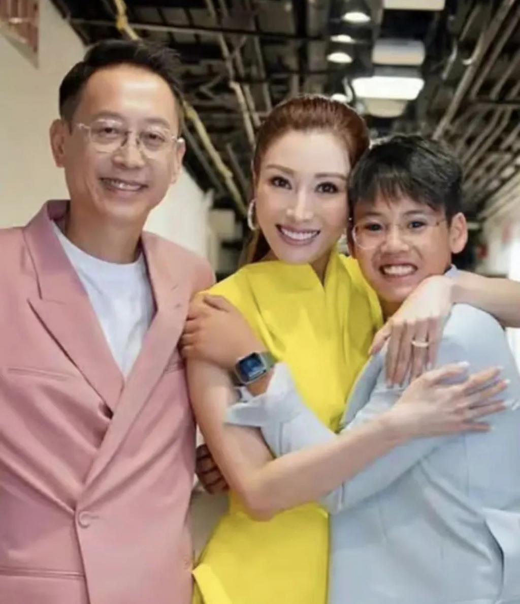 还记得港姐李嘉欣的儿子吗？基因这东西真是玄学