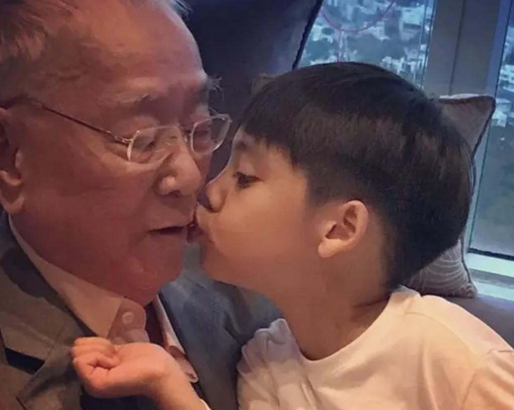 还记得港姐李嘉欣的儿子吗？基因这东西真是玄学