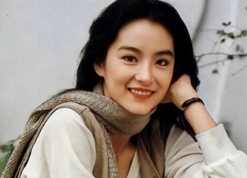 还记得港姐李嘉欣的儿子吗？基因这东西真是玄学