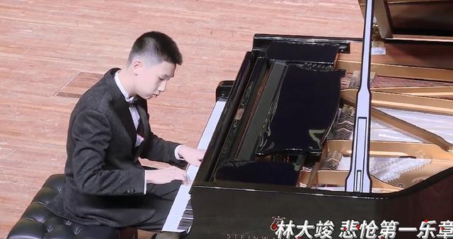 林永健儿子参加钢琴比赛 林大竣长高变瘦不少