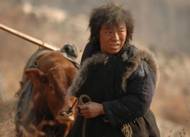 黄渤与老婆罕见同框，女方短发亮相，夫妻俩曾恋爱13年