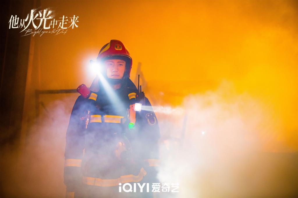 《他从火光中走来》好就好在,写透了消防员的两难困境