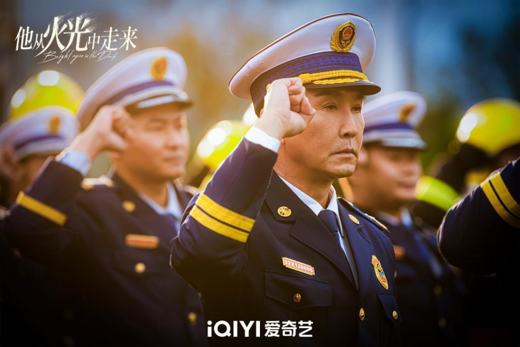 《他从火光中走来》好就好在,写透了消防员的两难困境