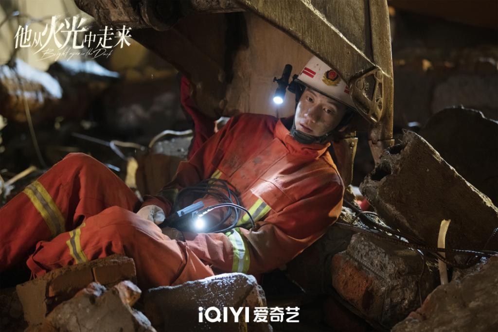 《他从火光中走来》好就好在,写透了消防员的两难困境