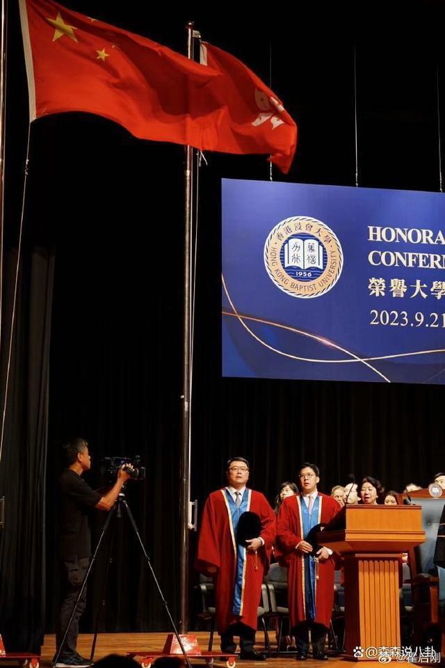 霍启刚获颁院士荣衔，朱玲玲霍震霆罕见同框，郭晶晶缺席