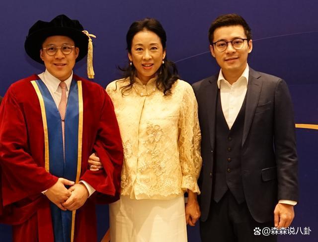 霍启刚获颁院士荣衔，朱玲玲霍震霆罕见同框，郭晶晶缺席