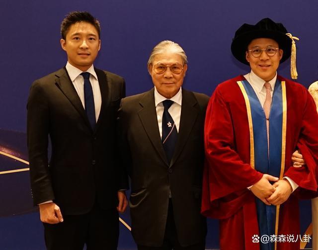 霍启刚获颁院士荣衔，朱玲玲霍震霆罕见同框，郭晶晶缺席