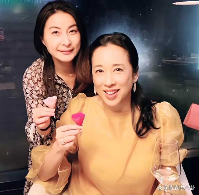 霍启刚获颁院士荣衔，朱玲玲霍震霆罕见同框，郭晶晶缺席