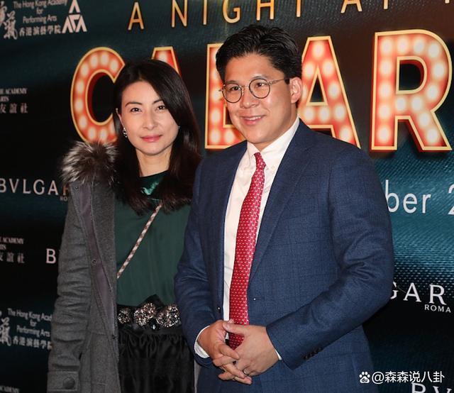 霍启刚获颁院士荣衔，朱玲玲霍震霆罕见同框，郭晶晶缺席