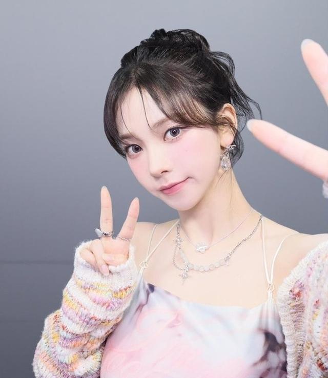 美女们贴贴！柳智敏被金智秀邀请去blackpink演唱会