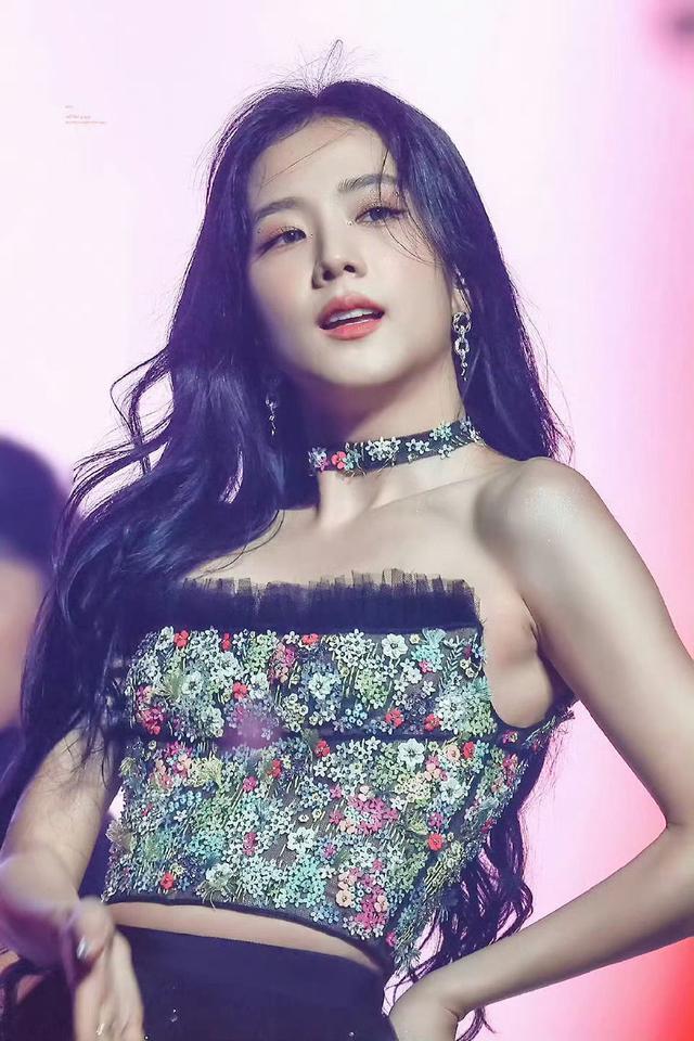 美女们贴贴！柳智敏被金智秀邀请去blackpink演唱会