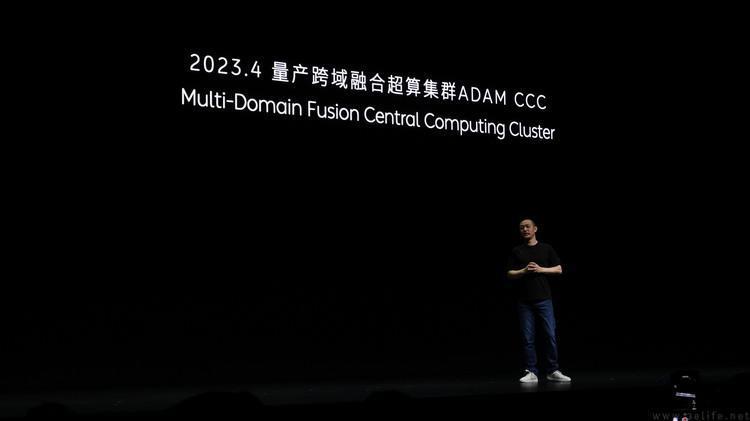 造芯、自研系统和手机，蔚来交出年度“科技答卷”