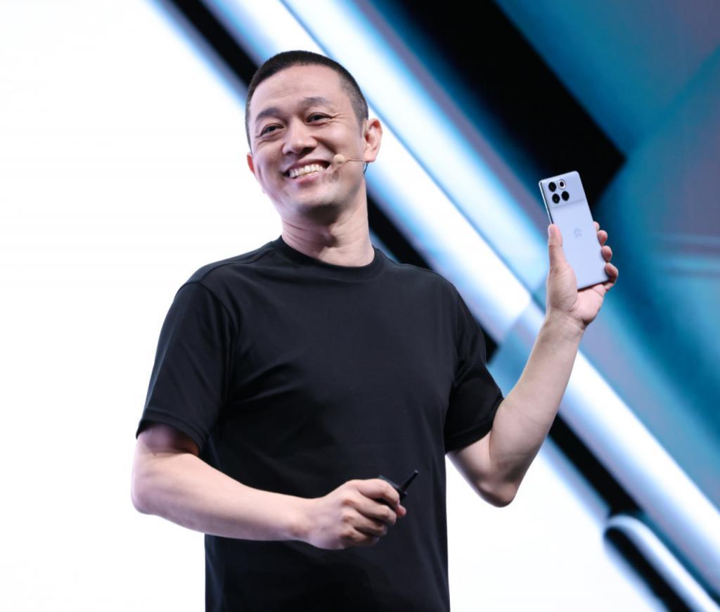 蔚来的手机终于来了，但它本意可能不是造手机。