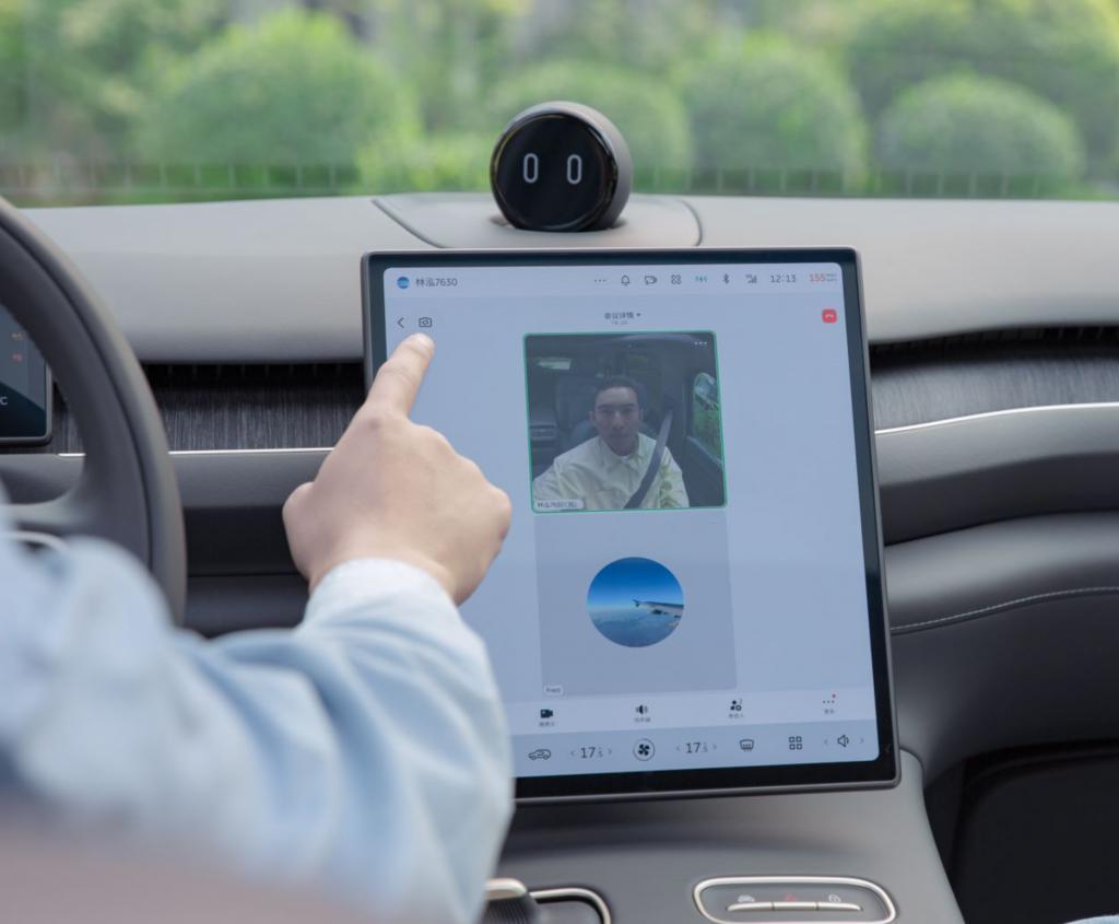 蔚来的手机终于来了，但它本意可能不是造手机。