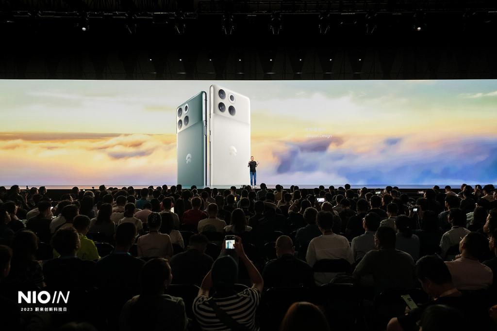 余承东卸任华为车BU CEO，转任董事长；微软 Win11 全面整合 AI；蔚来手机 6499 元，为车主而生