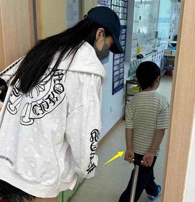 黄晓明离婚后谈杨颖 儿子肺炎母亲摔伤没人帮带娃