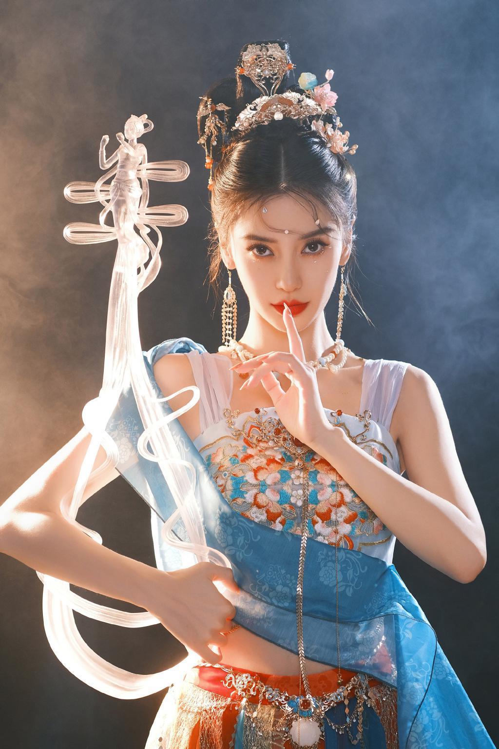 Baby神女造型曝光美如画 五官精致太惊艳