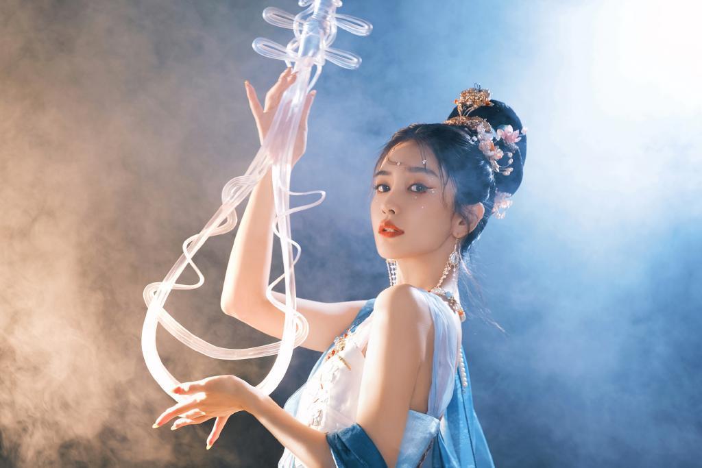 Baby神女造型曝光美如画 五官精致太惊艳