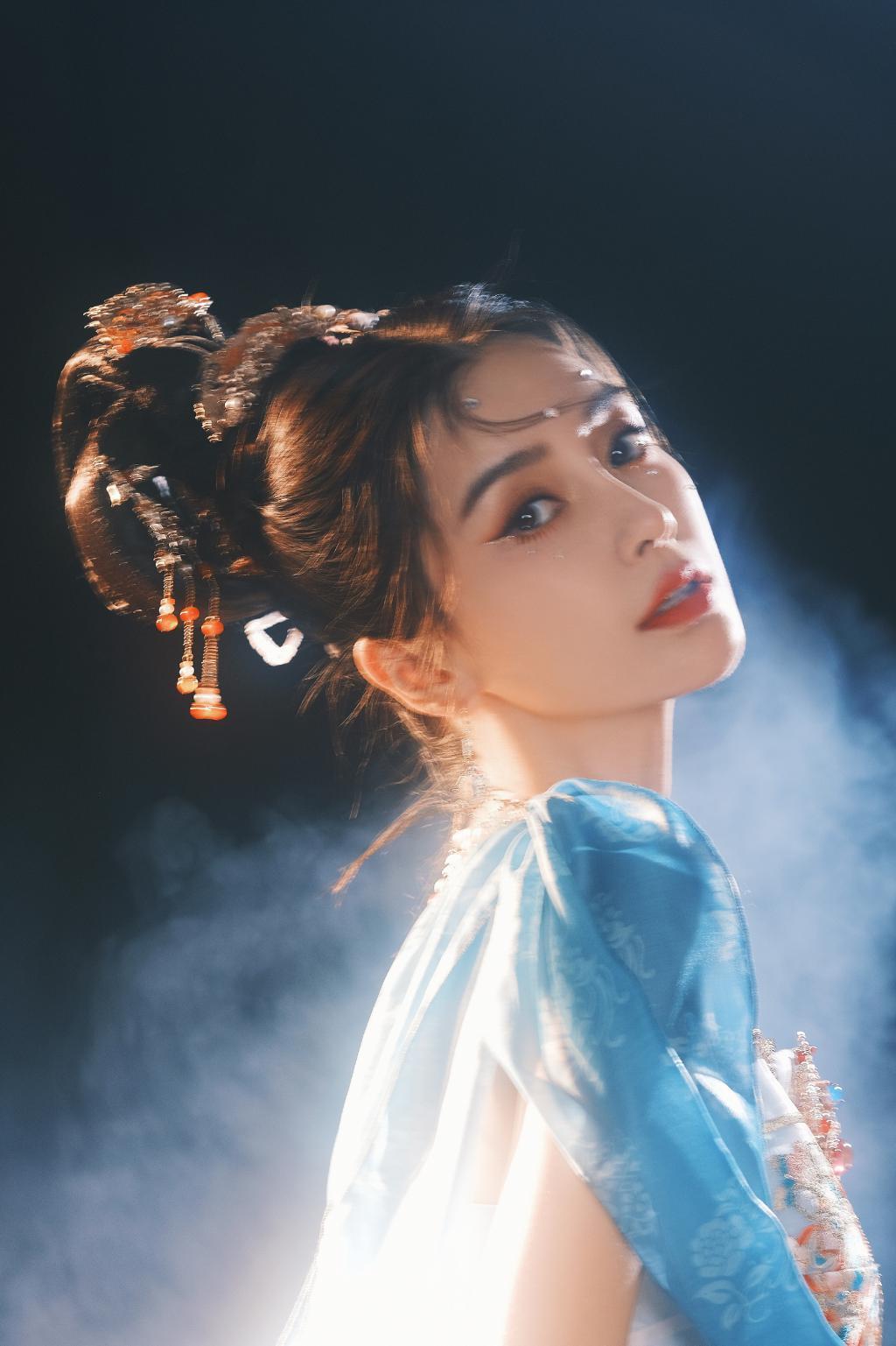 Baby神女造型曝光美如画 五官精致太惊艳