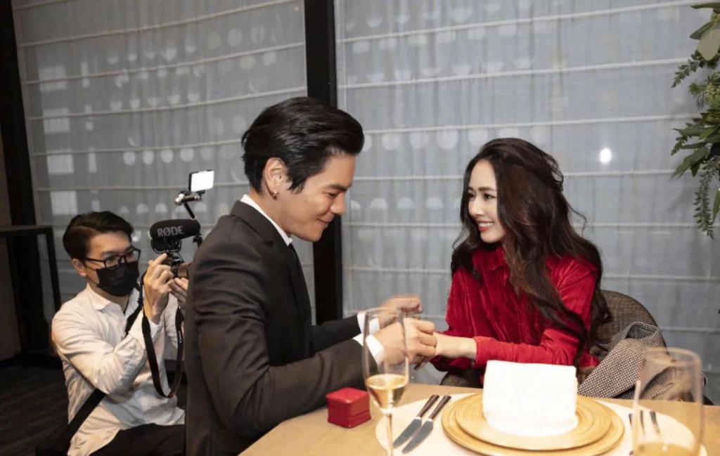 郭碧婷，三个人的婚姻