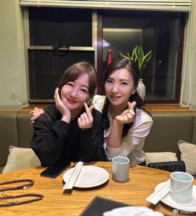 梦回《粉红女郎》！陈好薛佳凝20年后同框合照靓丽依旧